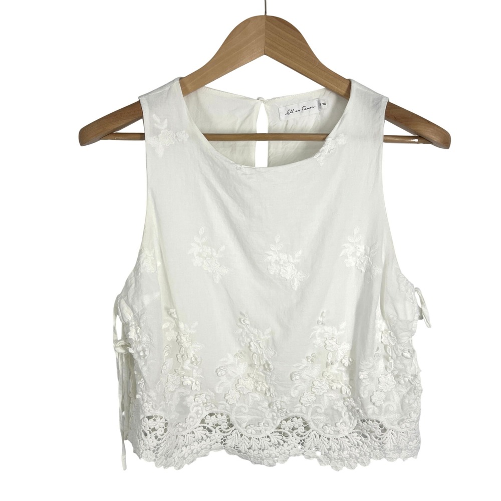 All in Favor Womens White Floral Embroidered Lace Hem Tie Side Crop Top Medium